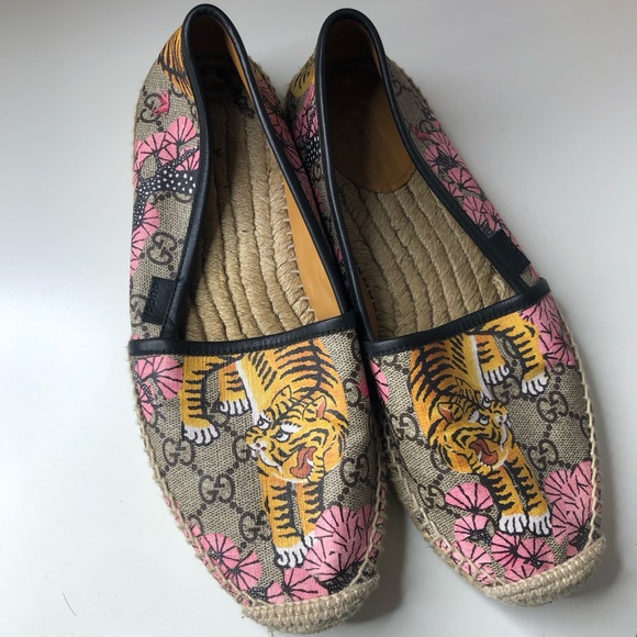 Gucci • Bengal Tiger Printed Supreme Canvas Pilar Flat Espadrilles - Picture 2 of 8